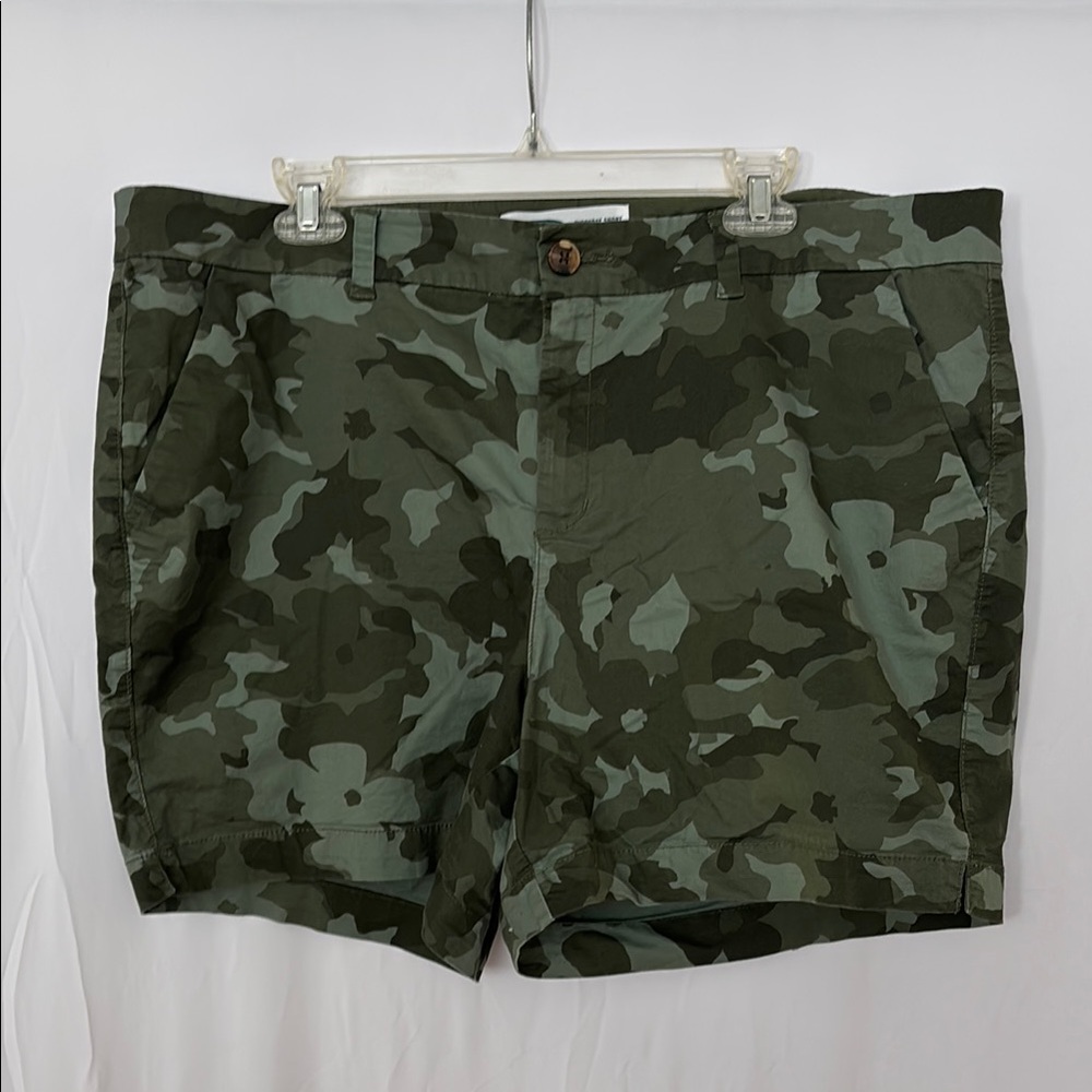Old Navy Green Bermuda Shorts Classic Camouflage